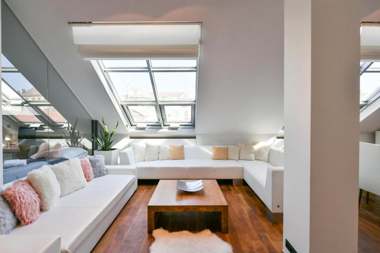 Luxury Central Penthouse With Sauna, Terrace, 250M2, 5Bdrm, 3Bthrm Praag Buitenkant foto