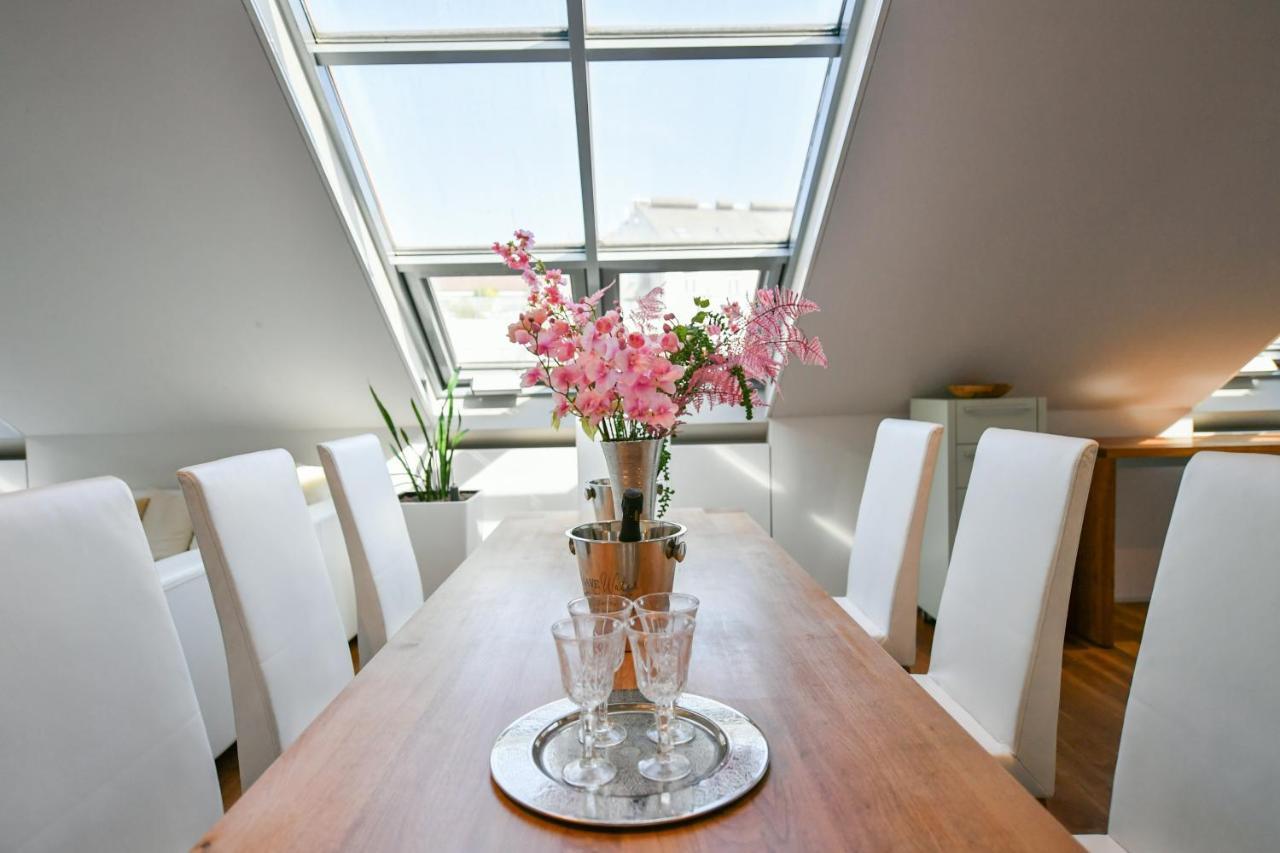 Luxury Central Penthouse With Sauna, Terrace, 250M2, 5Bdrm, 3Bthrm Praag Buitenkant foto