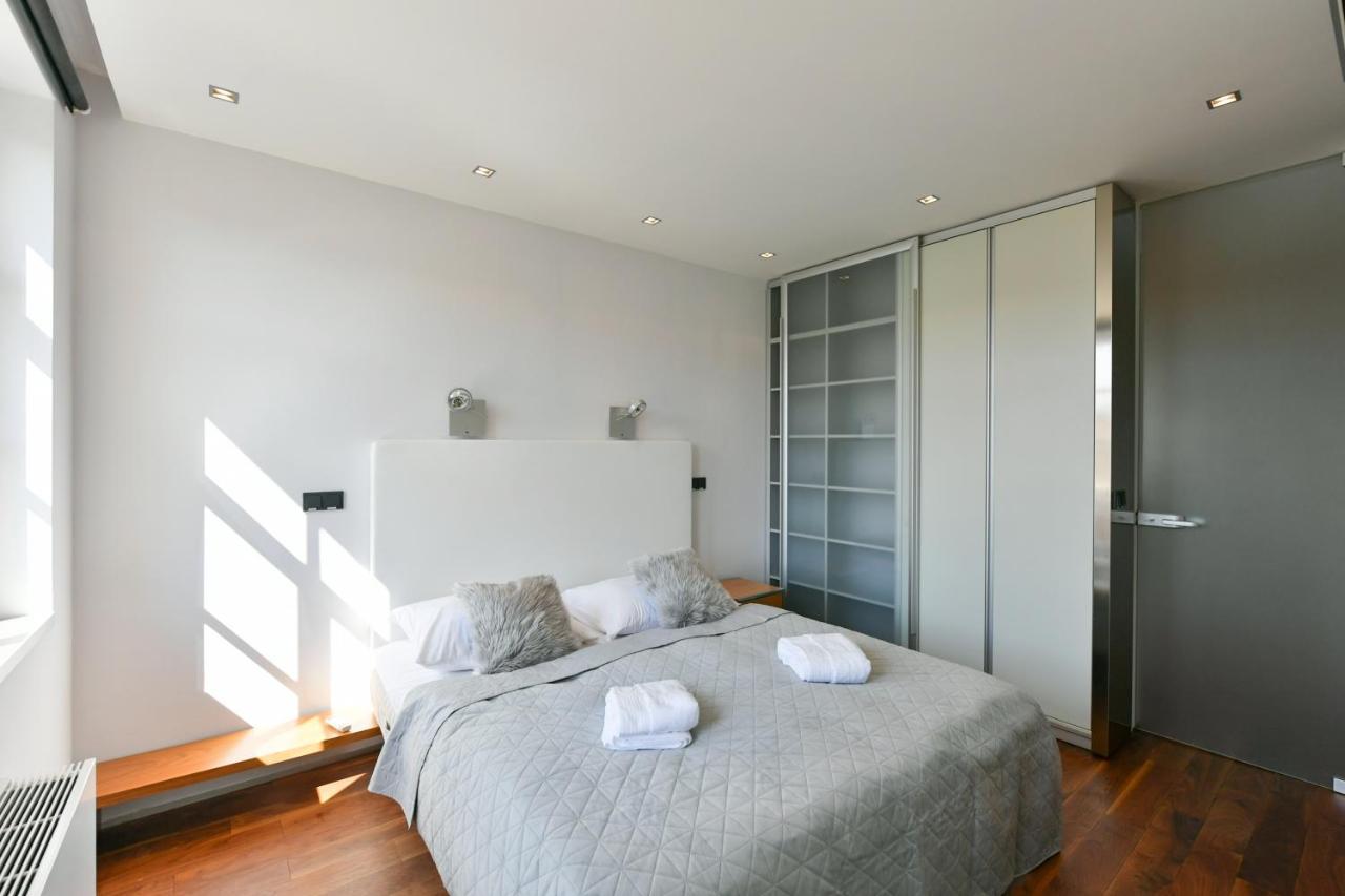 Luxury Central Penthouse With Sauna, Terrace, 250M2, 5Bdrm, 3Bthrm Praag Buitenkant foto